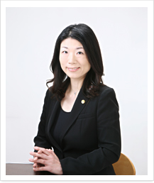 弁護士　清水　加奈美